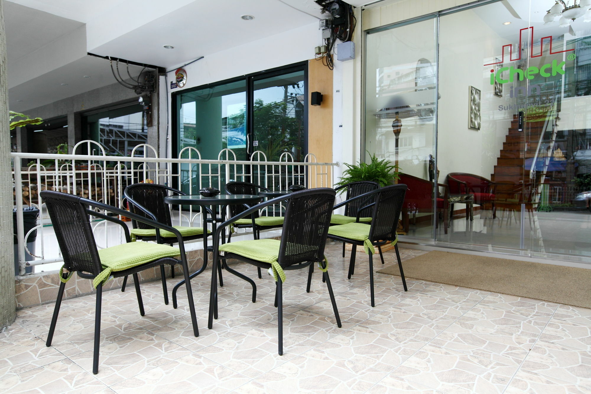 Icheck Inn Sukhumvit 22 Bangkok Bagian luar foto